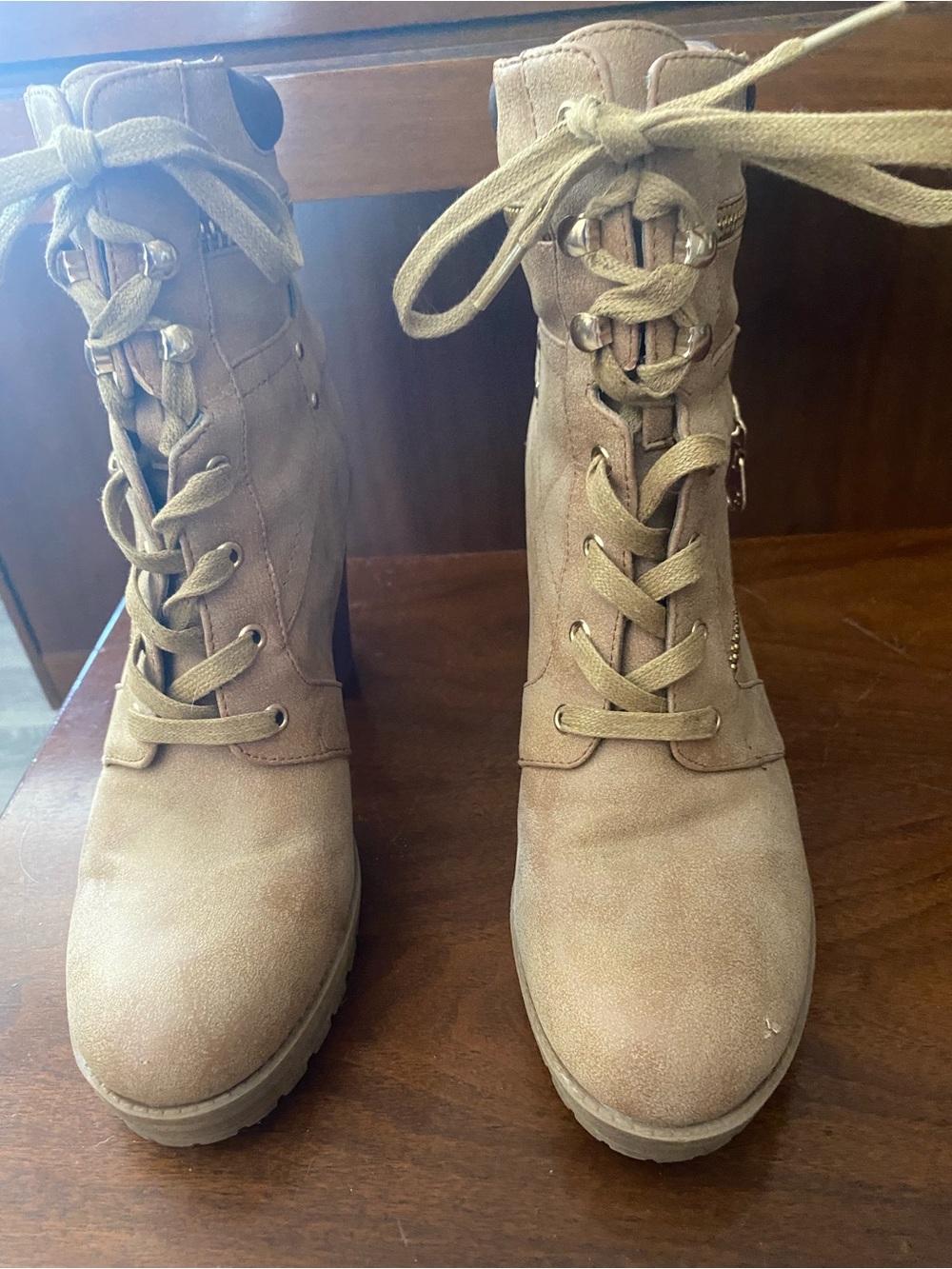 GuessWomen's Lace-Up Ankle Boots in Tan